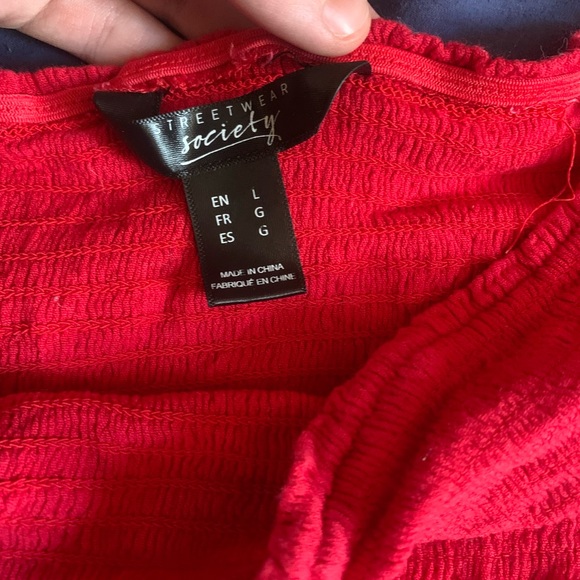 Red off the shoulder crop top - Picture 2 of 2